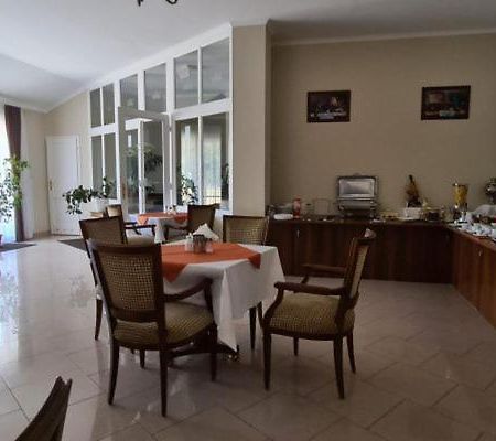 Korona Panzio Bed and Breakfast Hatvan Buitenkant foto