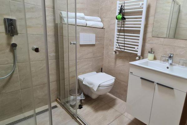 Korona Panzio Bed and Breakfast Hatvan Buitenkant foto
