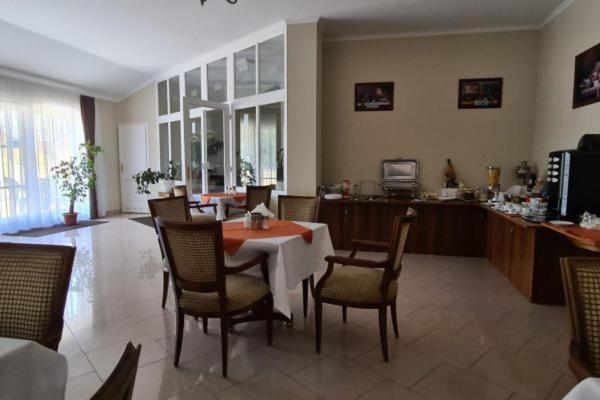 Korona Panzio Bed and Breakfast Hatvan Buitenkant foto