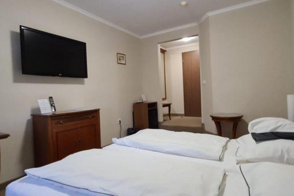 Korona Panzio Bed and Breakfast Hatvan Buitenkant foto